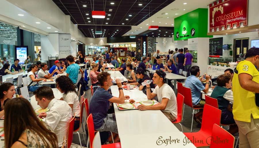 Aeroporto de Fiumicino: comer fast food.