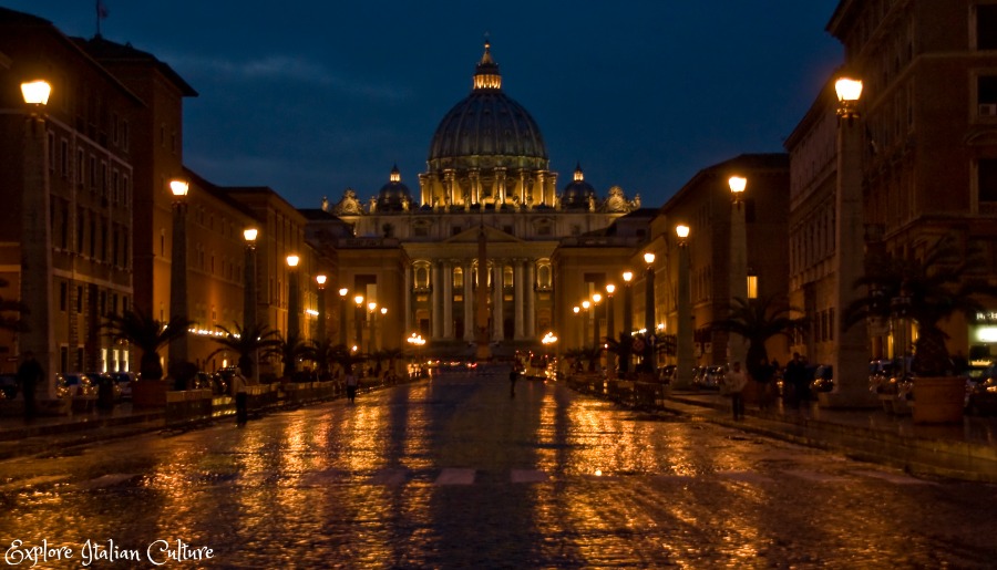 Roma night. Weather in Rome. Climate in Rome. Spring in Rome.